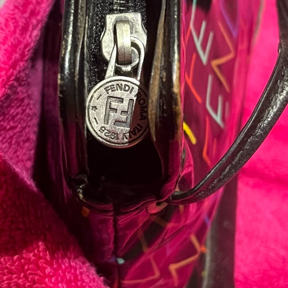 VINTAGE! Fendi multi color logo crossbody bag. Collectors item! - Picture 3 of 8